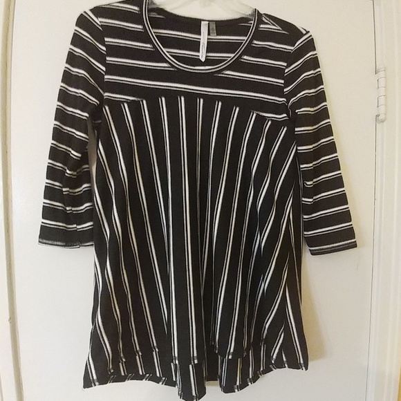 NY Collection Tops - NWT Ribbed Knit Black & White Hi-Lo Tunic Top M